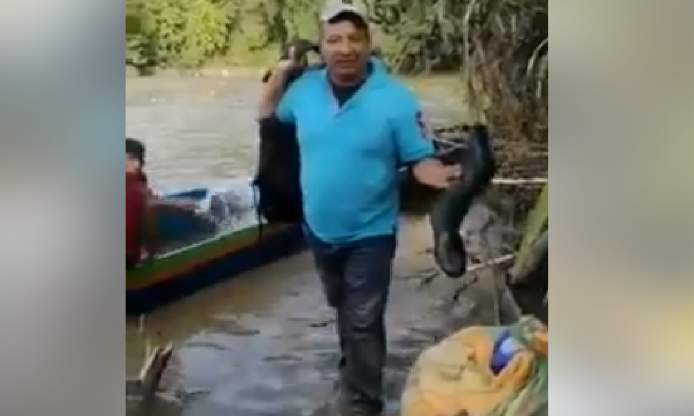 En video, canoa en la que se transportaba misión médica se volcó en aguas del río Sinú en Tierralta