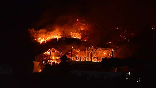 Voraz incendio consumió el hotel Jaba Nibue en Taganga, Santa Marta