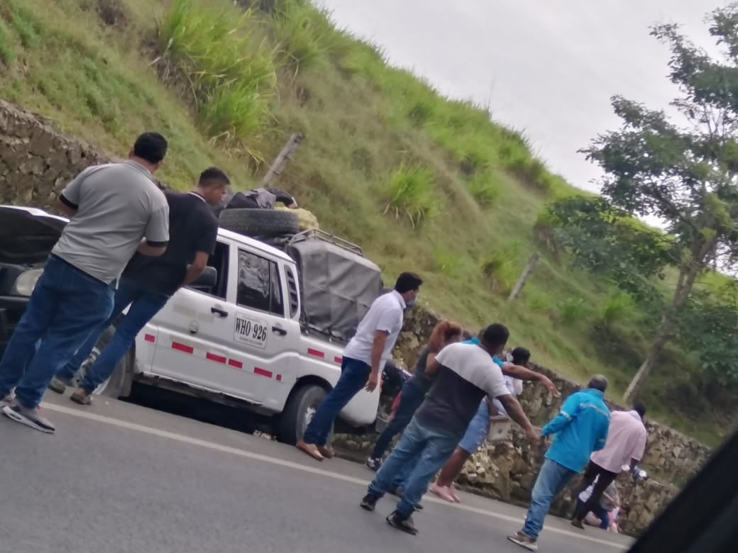 Camioneta de servicio público se accidentó en la vía Puerto Escondido – Montería