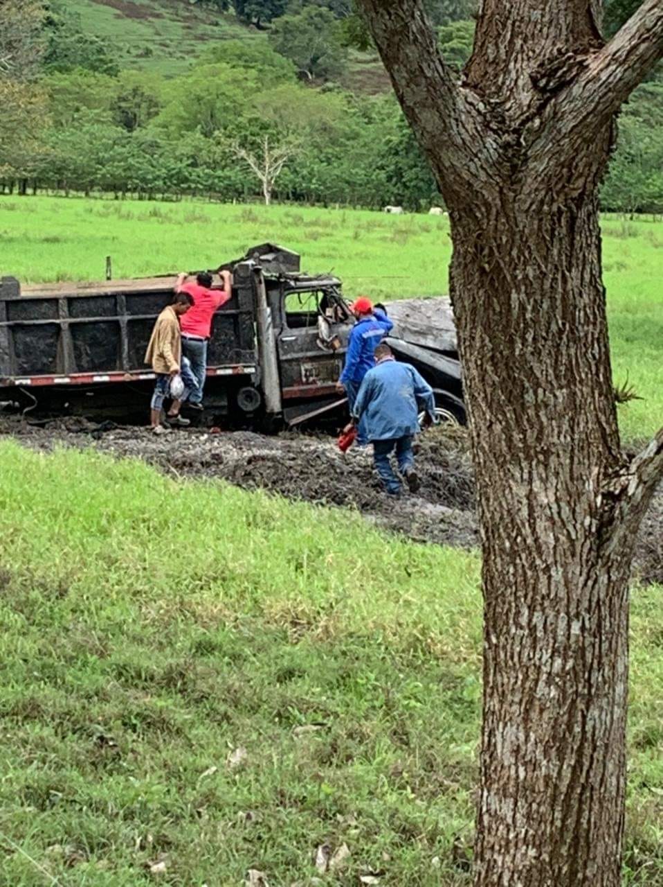 Volco se quedó sin frenos en la vía Montería – Arboletes