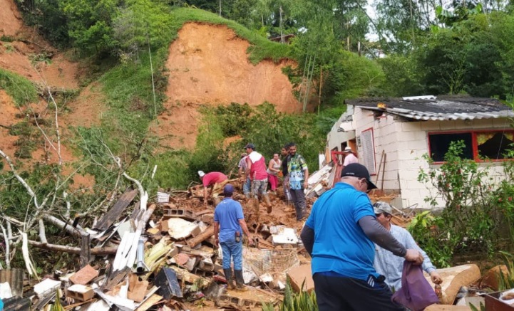 Temporada De Lluvias: Van Más De 450 Mil Damnificados Y 200 Muertos En ...