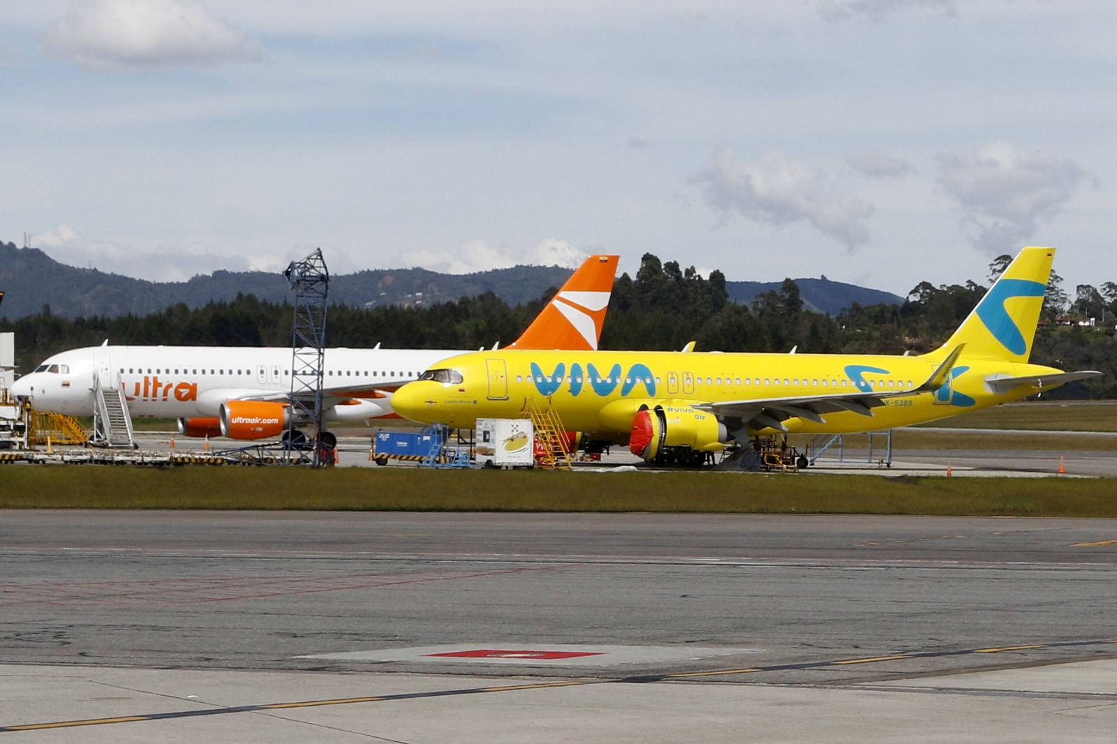 Viva y Ultra Air podrían volver a volar antes de finalizar abril, anunció Mintransporte