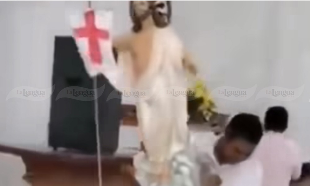 Mujer, al parecer, poseída por un demonio casi destruye imagen en Iglesia de Cereté