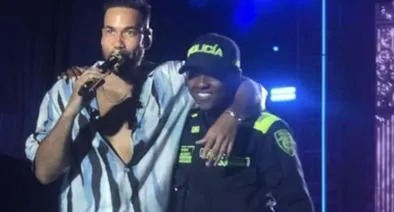 Policía que imita a Romeo Santos ‘le robo’ el show cantando “Ella y yo” ¿Qué tal lo hace?