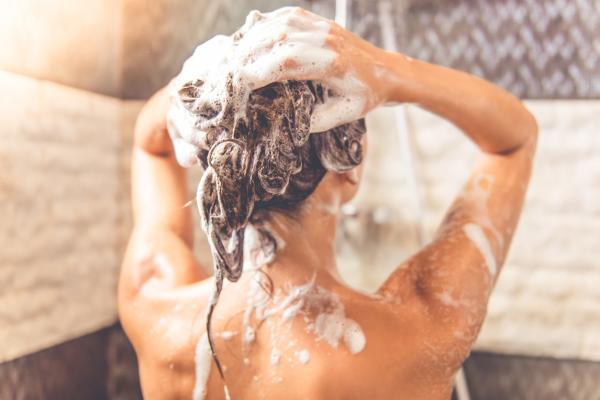 ¿Usted se baña todos los días? Expertos hablan de los riesgos