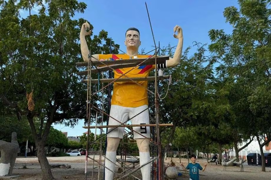 ¿Es ‘el Tigre’? Crecen las críticas y memes por la estatua de Falcao García que no se parece a él