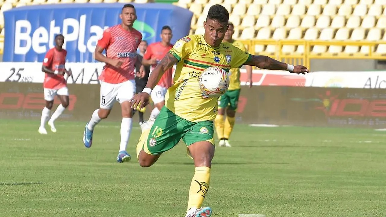 Las eternas parrandas del Chino Sandoval «no lo han dejado ser grande en el fútbol colombiano»