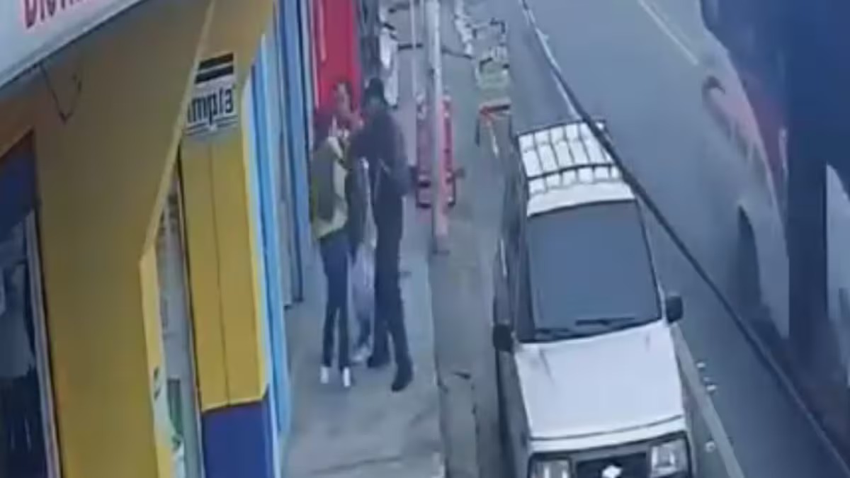 ¡Qué berracas! Hasta con el bolso, dos mujeres se defendieron de un ladrón