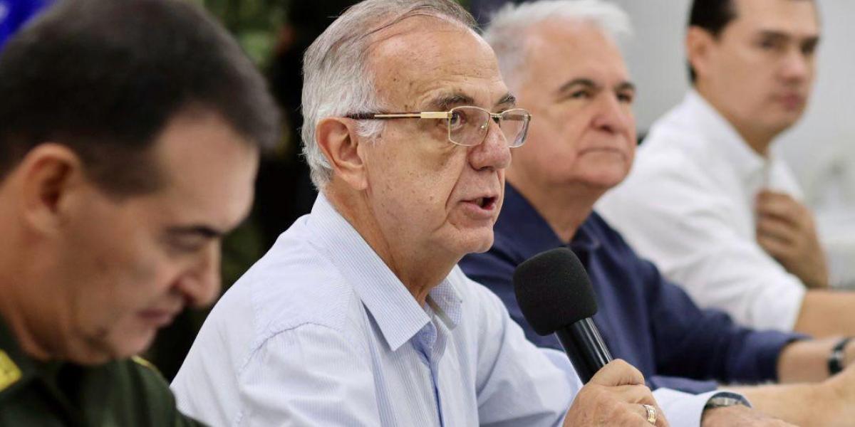 “El Gobierno no está financiando al Eln’”: ministro de Defensa, Iván Velásquez salió al paso de las acusaciones de Olmedo