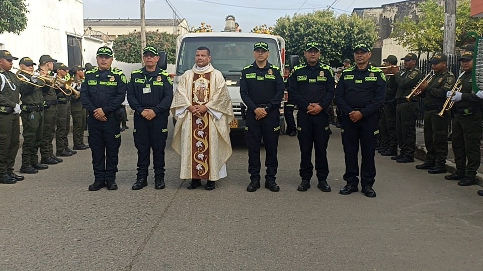 La Policía de Córdoba celebró el Día de la Virgen del Carmen con una misa y bendiciendo sus vehículos