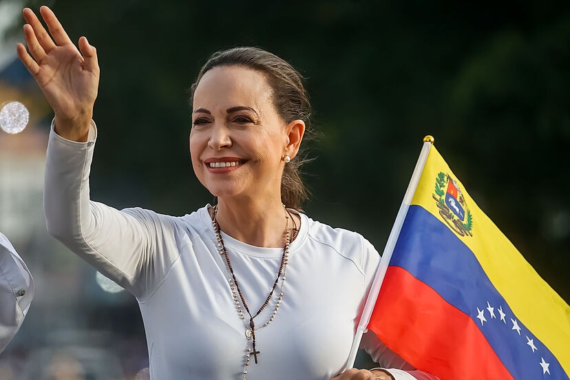 Venezolanos desesperados de tantos años de miseria y socialismo ven una esperanza en María Corina Machado