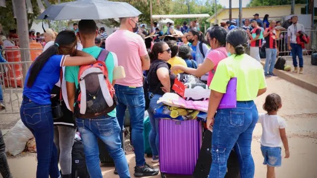 ¡Crisis humanitaria en la frontera! Miles de venezolanos huyen a Brasil en busca de esperanza y libertad