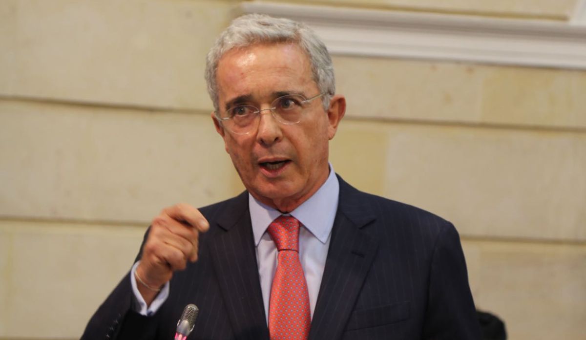 «Estoy condenado sin pruebas»: Álvaro Uribe se retira de audiencia alegando falta de garantías