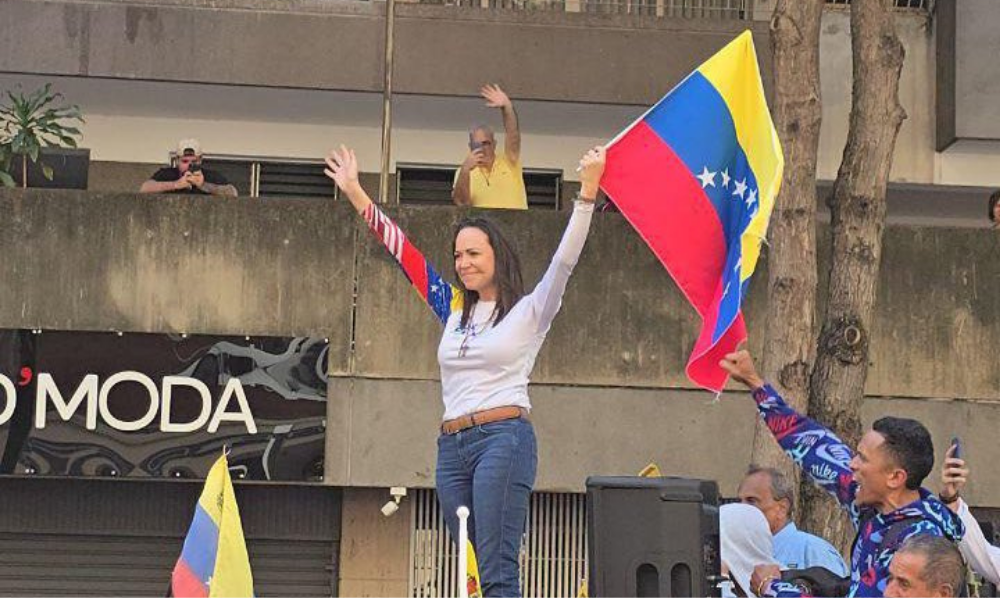 María Corina Machado fue liberada, su equipo denuncia que fue obligada a grabar videos