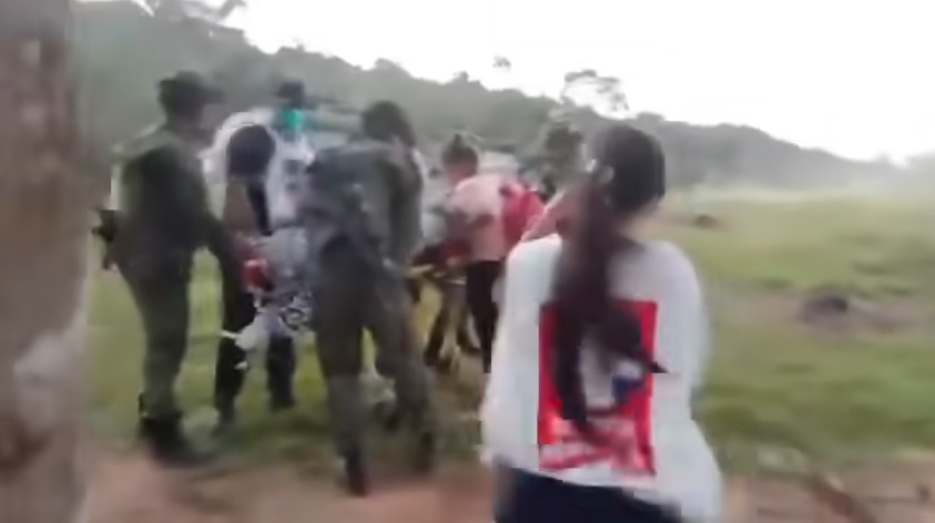 Ejército rescata a padre e hija en medio del combate del ELN y disidencias de las FARC, ambos estaban heridos