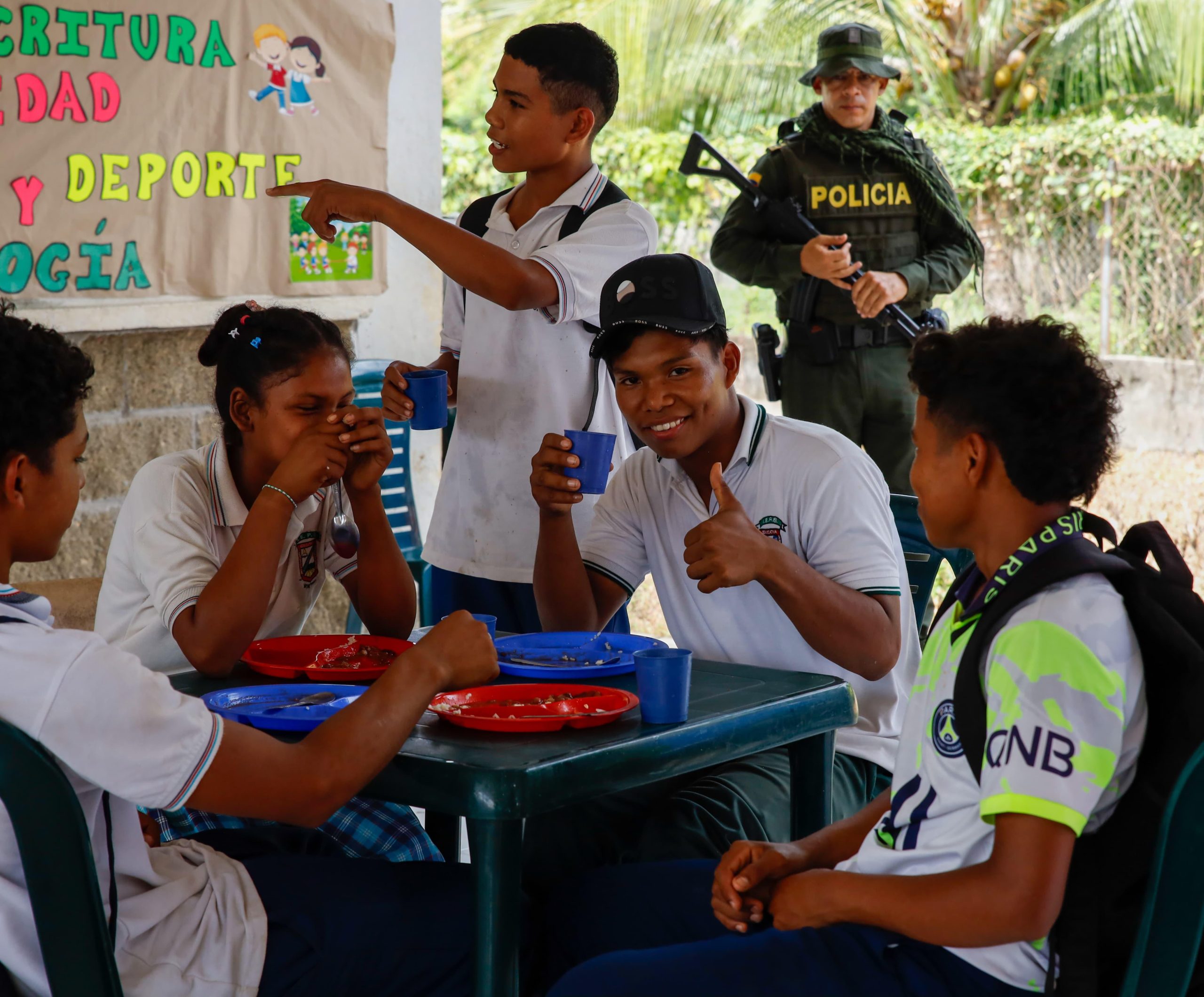 ¡Los estudiantes de la Institución Educativa Pueblo Bujo están comiendo sabroso!