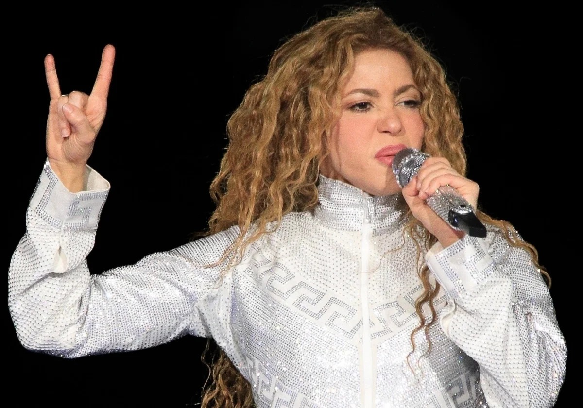 ¿Hay fuerzas oscuras? Conoce por qué fans de Shakira se tapan el ombligo en sus conciertos